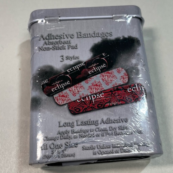 NWT Twilight - Eclipse tin of sterile adhesive bandages 24ct collectible - Picture 2 of 7